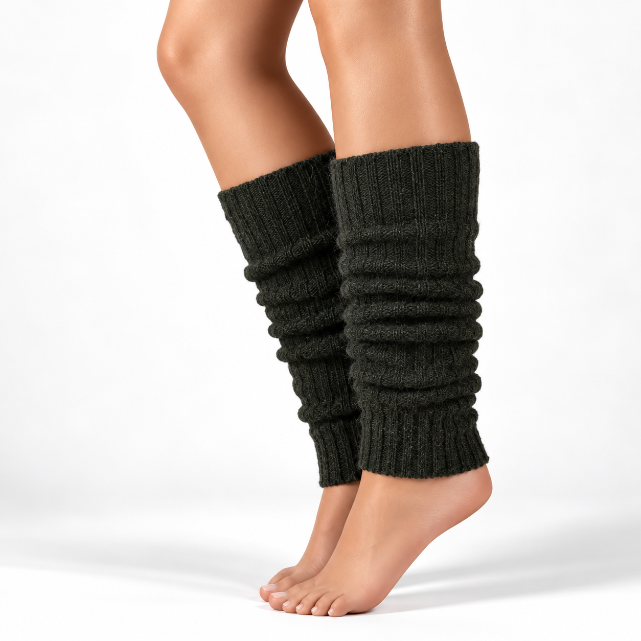 leger groene beenwarmers van alpacawol van Apollo, zachte beenwarmers gemaakt van wol