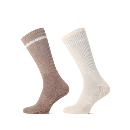 Anti slip sokken voor yoga en pilates van Basset, beige tinten sportsokken met noppen en streep